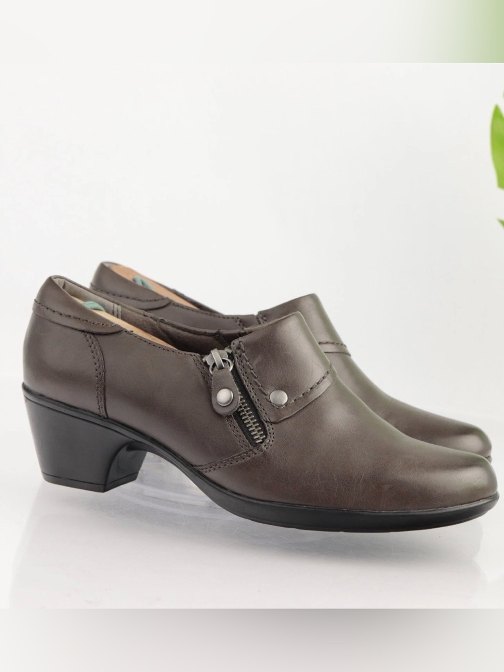 Clarks Bendables Womens Shoes Size 7M Brown Leather Bootie Block Heel Comfy Zip